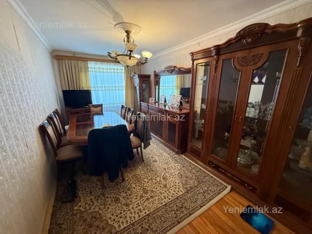 Satılır 5 otaqlı köhnə tikili 100 m²