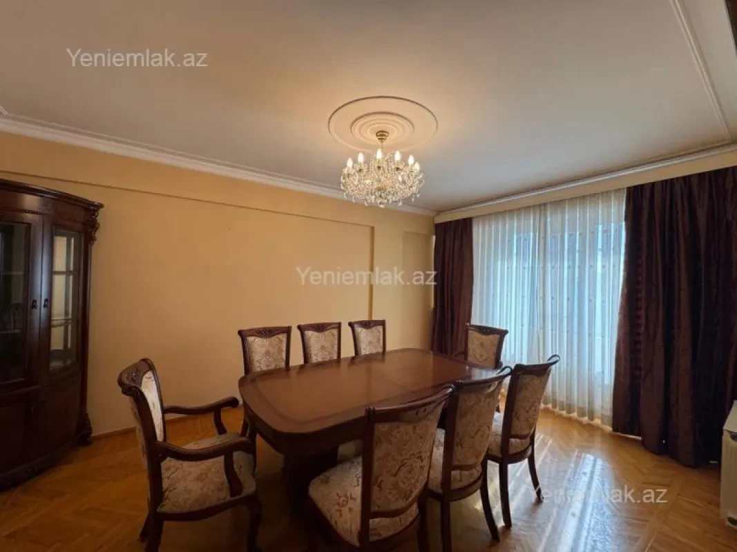 Satılır 4 otaqlı yeni tikili 200 m²