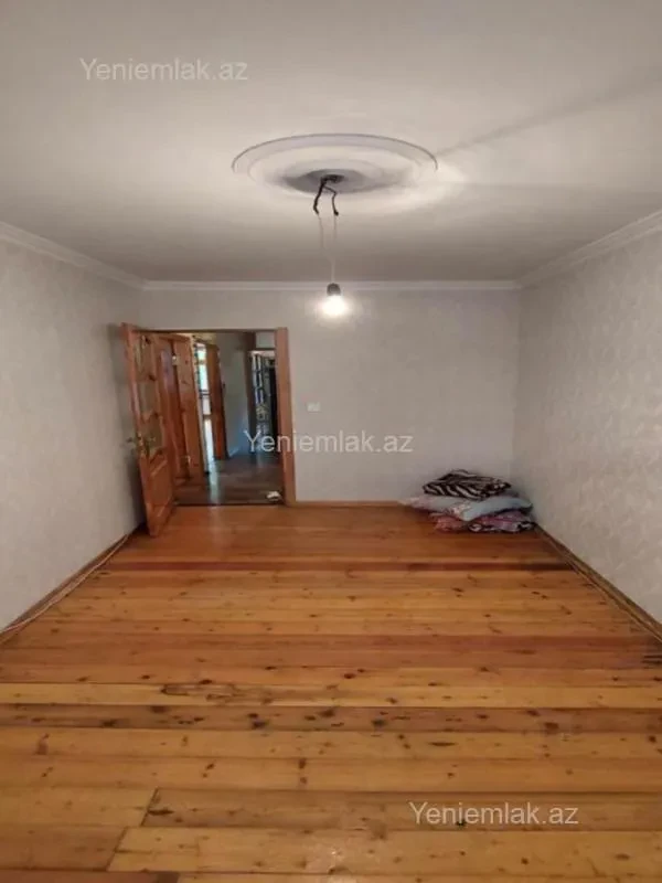 Satılır 3 otaqlı köhnə tikili 75 m²