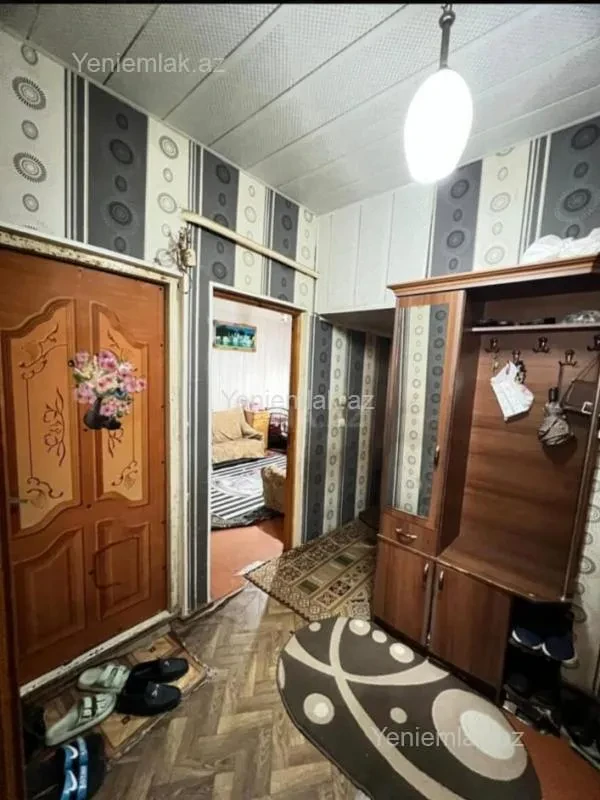 Satılır 2 otaqlı köhnə tikili 75 m²