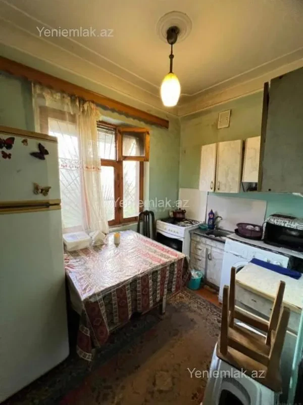 Satılır 2 otaqlı köhnə tikili 75 m²