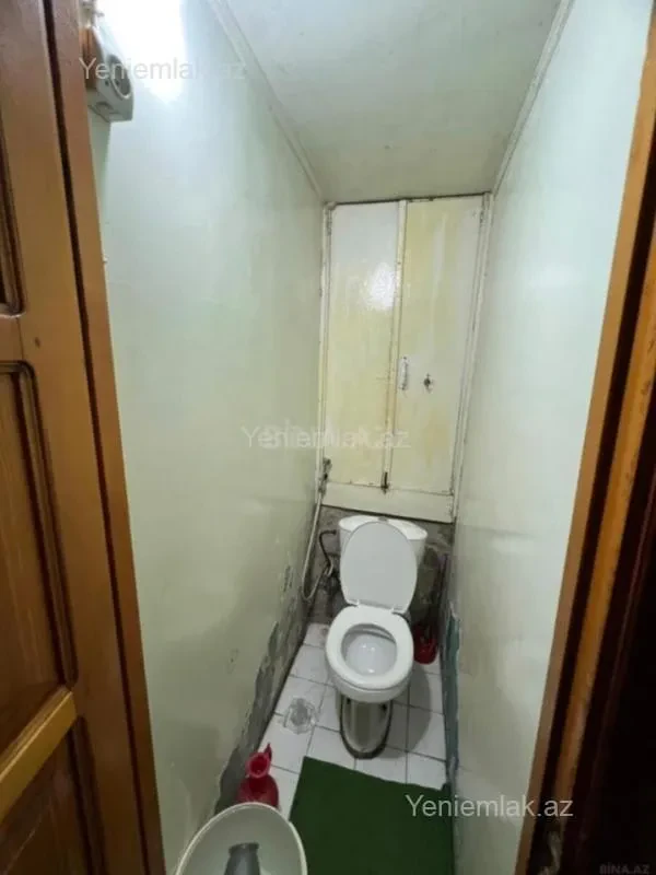Satılır 2 otaqlı köhnə tikili 75 m²
