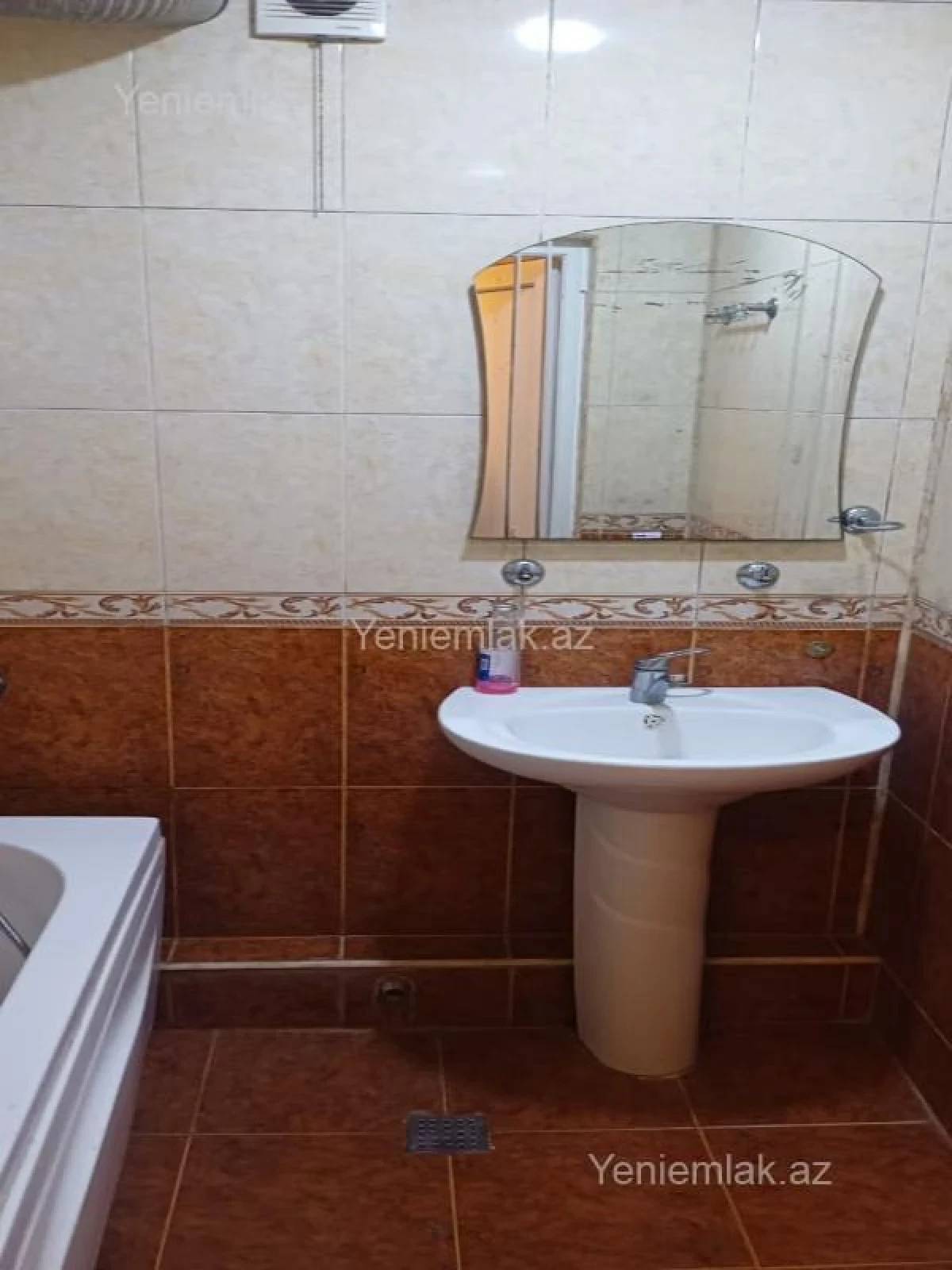 Satılır 2 otaqlı köhnə tikili 60 m²