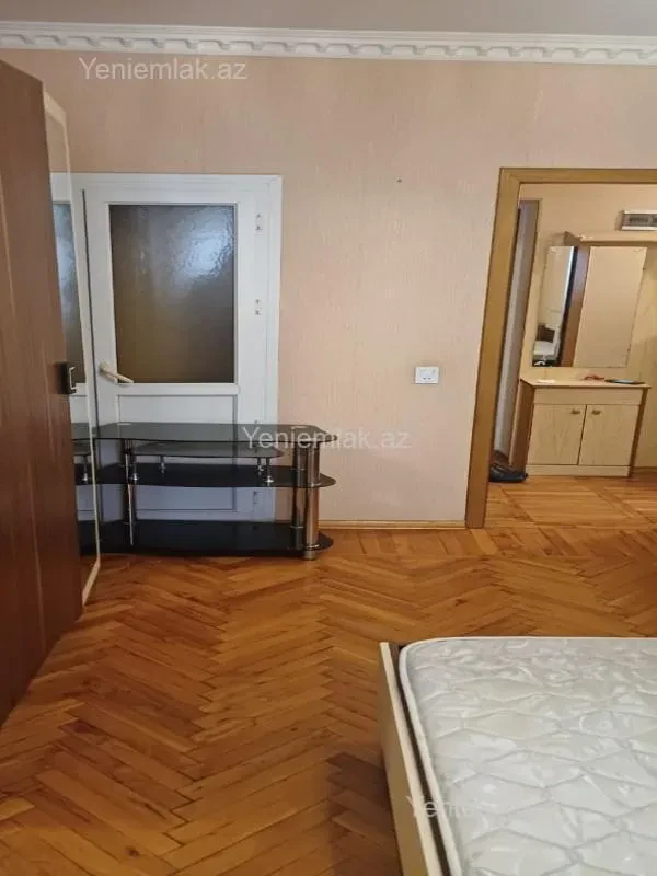 Satılır 2 otaqlı köhnə tikili 60 m²