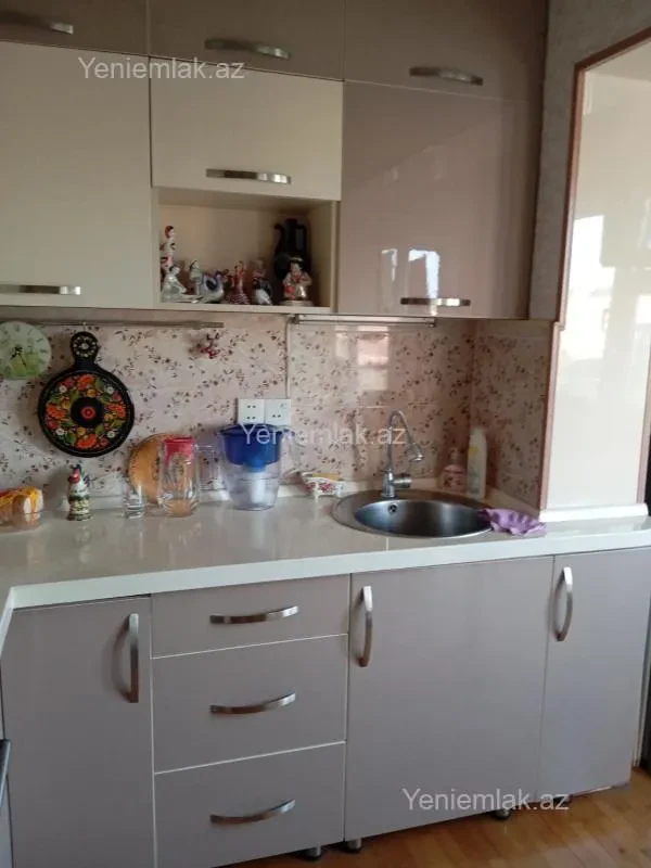Satılır 1 otaqlı köhnə tikili 45 m²