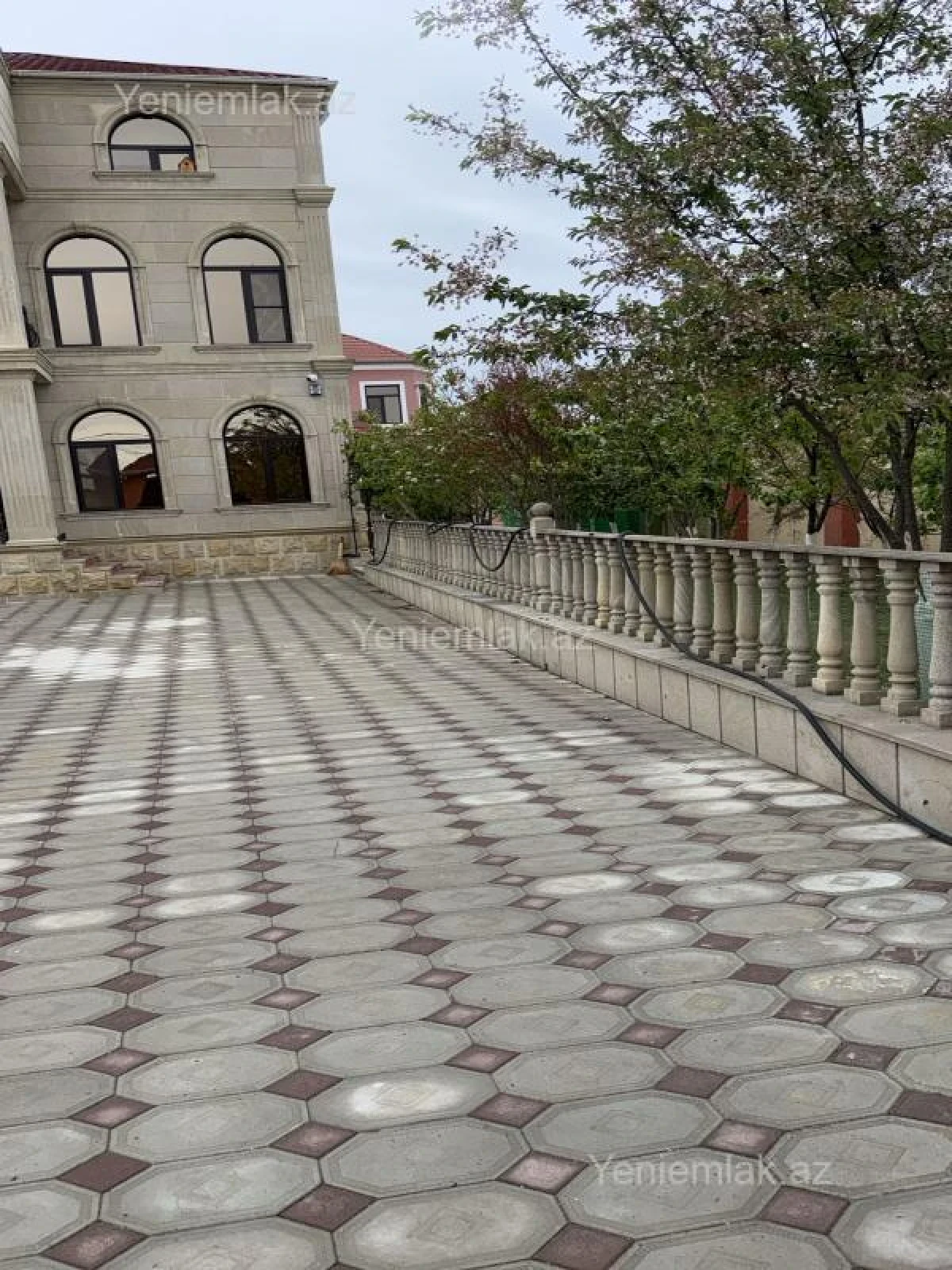 Satılır 6 otaqlı həyət evi 400 m²