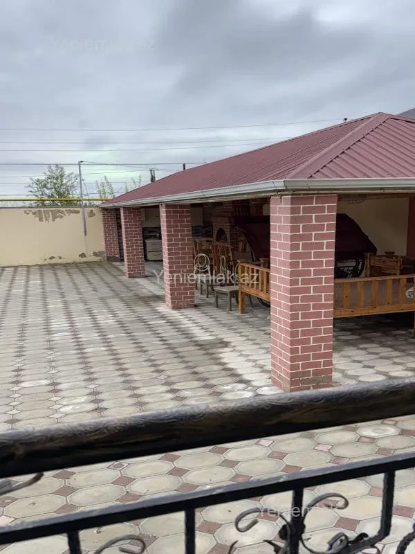 Satılır 6 otaqlı həyət evi 400 m²