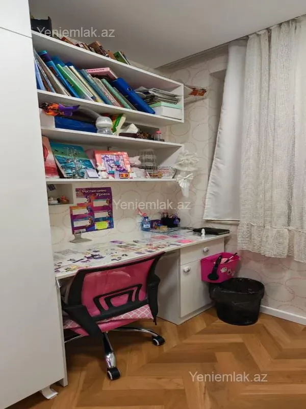 Satılır 4 otaqlı köhnə tikili 125 m²