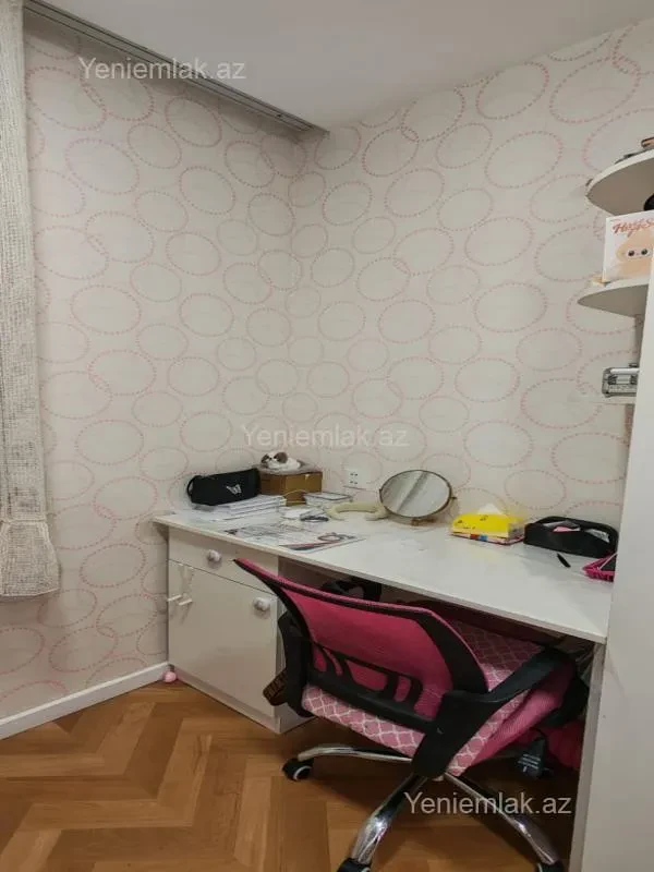 Satılır 4 otaqlı köhnə tikili 125 m²