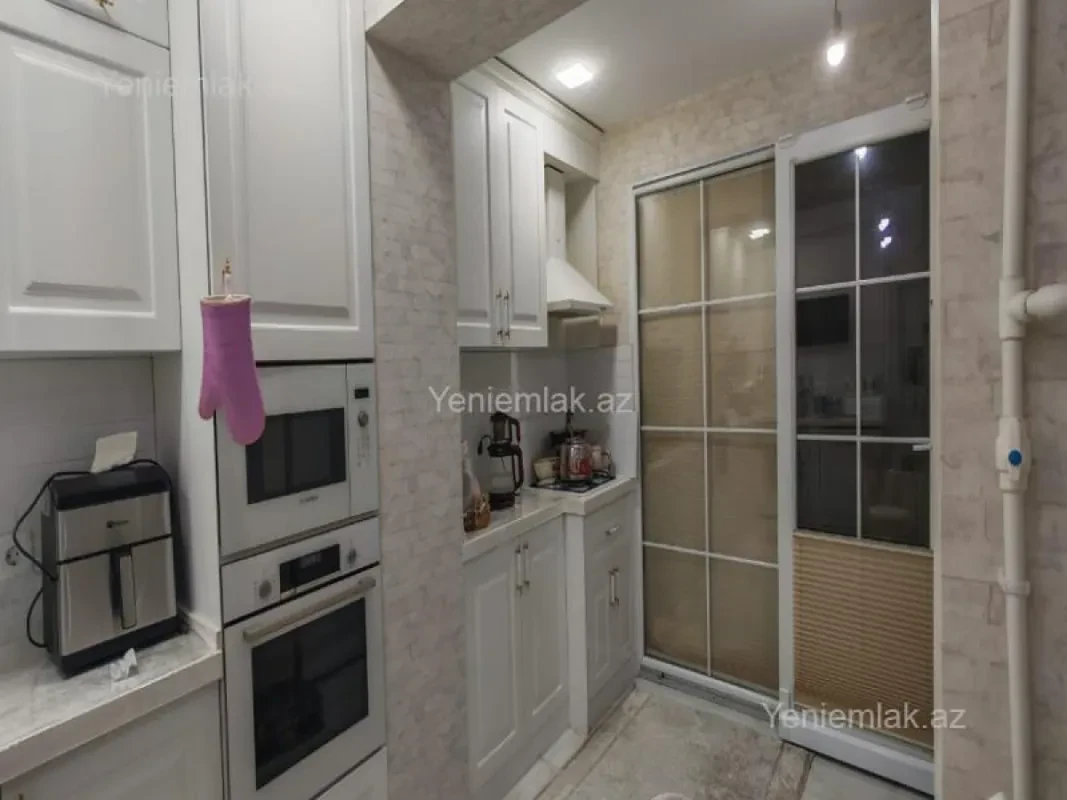 Satılır 4 otaqlı köhnə tikili 125 m²
