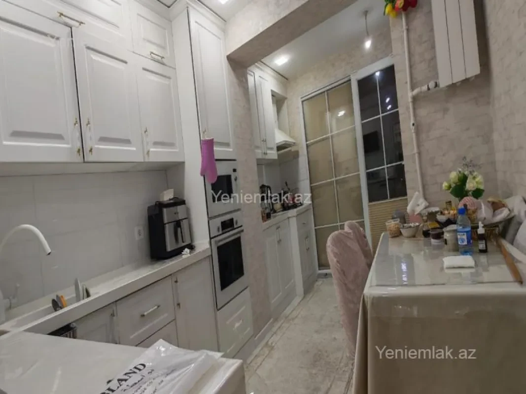 Satılır 4 otaqlı köhnə tikili 125 m²