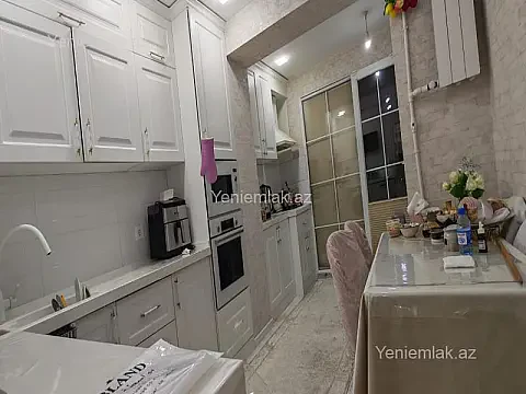 Satılır 4 otaqlı köhnə tikili 125 m²
