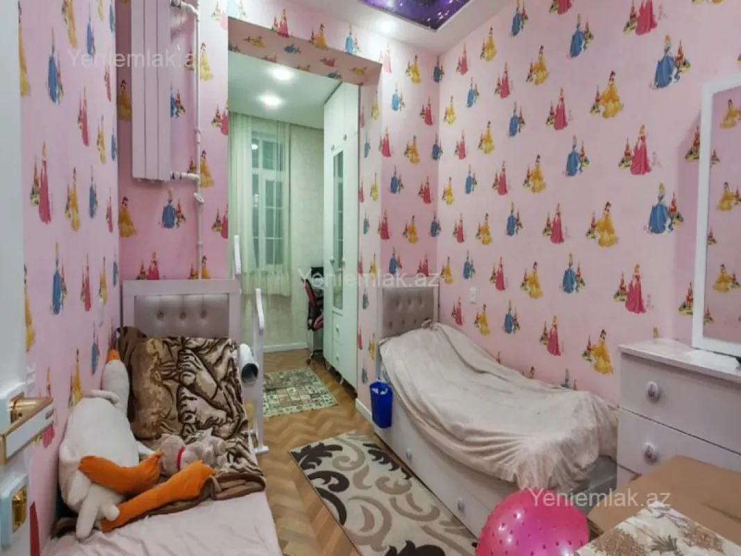 Satılır 4 otaqlı köhnə tikili 125 m²