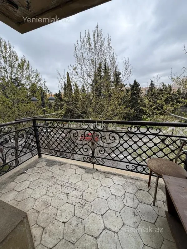 Satılır 2 otaqlı köhnə tikili 60 m²