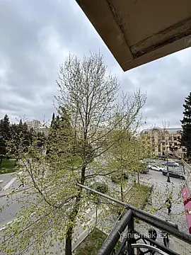 Satılır 2 otaqlı köhnə tikili 60 m²