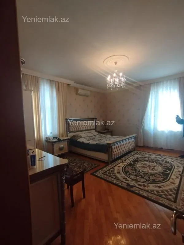 Satılır 10 otaqlı həyət evi 650 m²