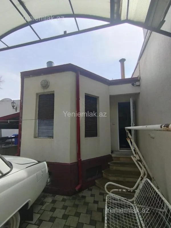Satılır 10 otaqlı həyət evi 650 m²