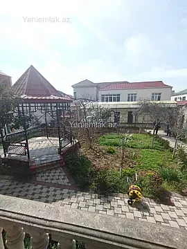Satılır 10 otaqlı həyət evi 650 m²