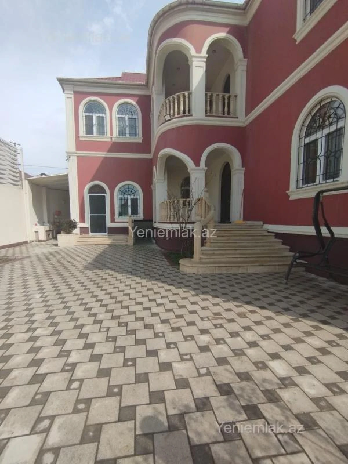 Satılır 10 otaqlı həyət evi 650 m²