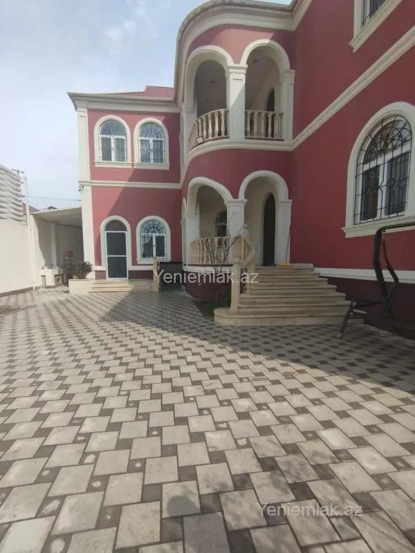 Satılır 10 otaqlı həyət evi 650 m²