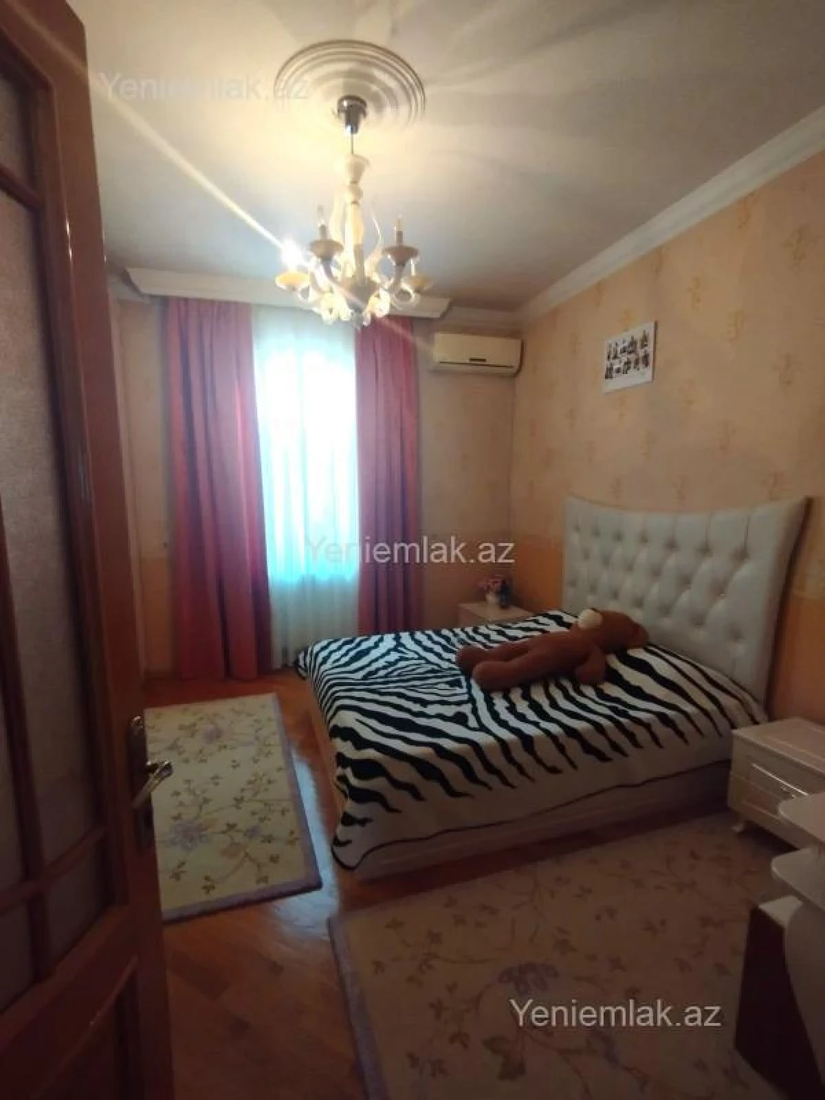 Satılır 10 otaqlı həyət evi 650 m²