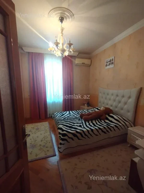 Satılır 10 otaqlı həyət evi 650 m²