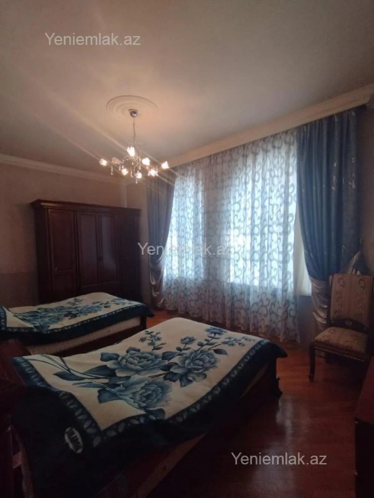 Satılır 10 otaqlı həyət evi 650 m²