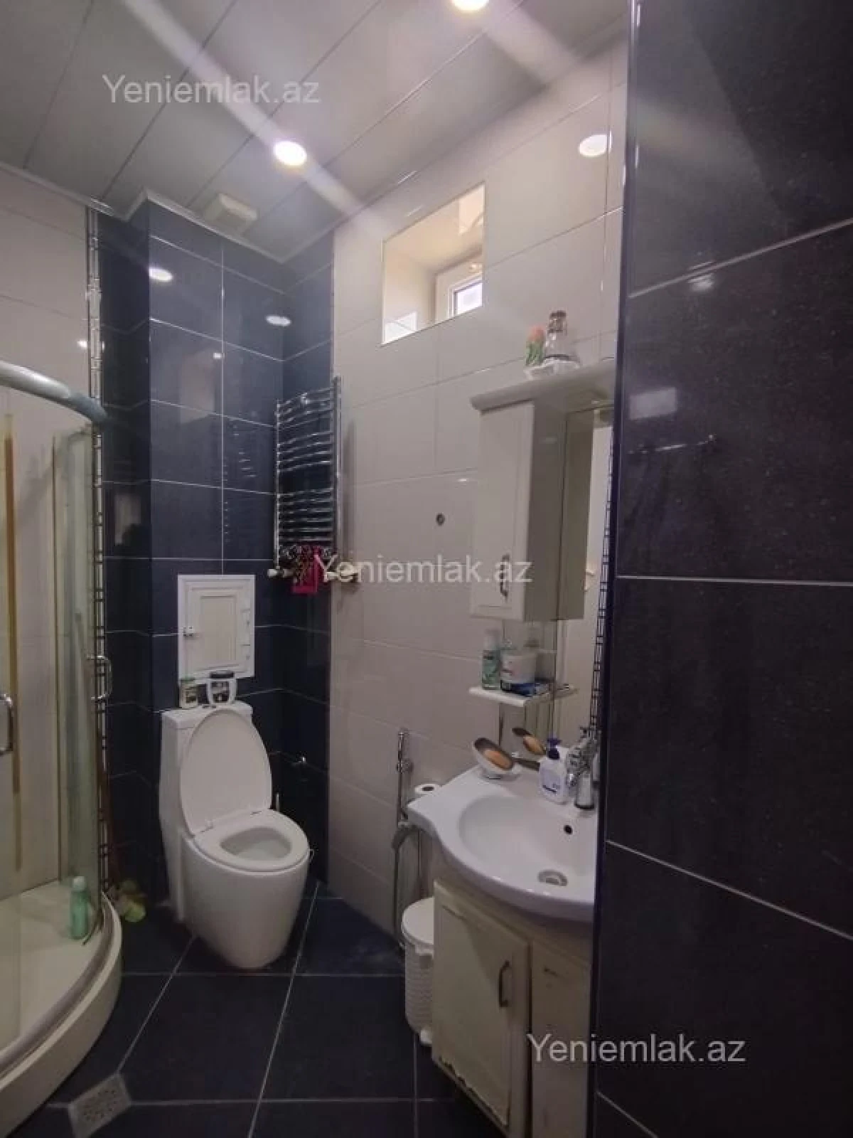 Satılır 10 otaqlı həyət evi 650 m²