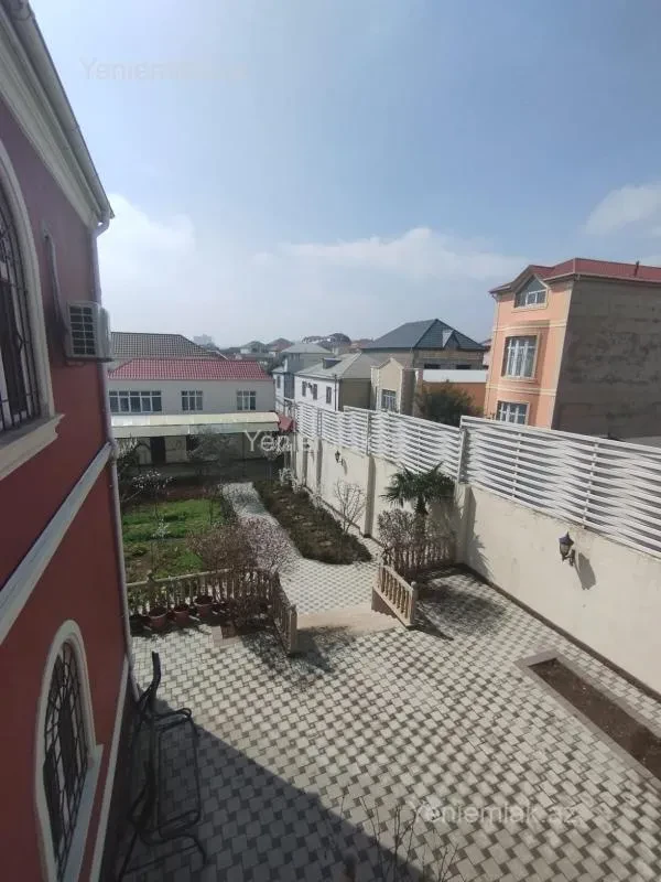 Satılır 10 otaqlı həyət evi 650 m²