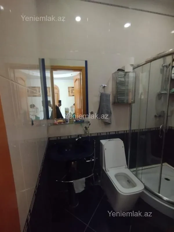 Satılır 10 otaqlı həyət evi 650 m²