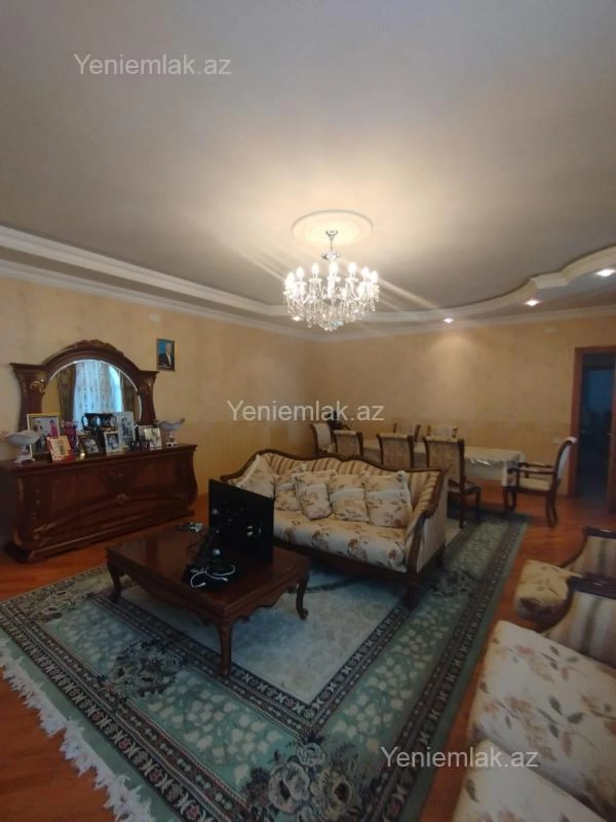 Satılır 10 otaqlı həyət evi 650 m²