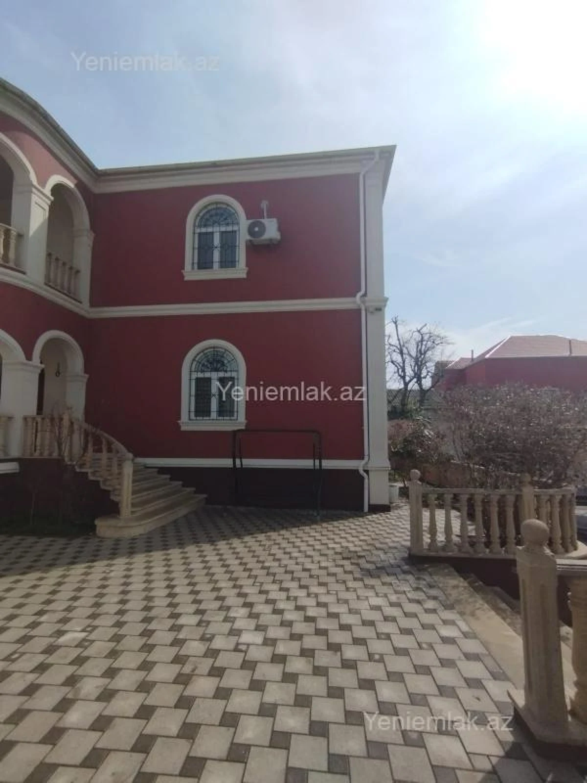 Satılır 10 otaqlı həyət evi 650 m²