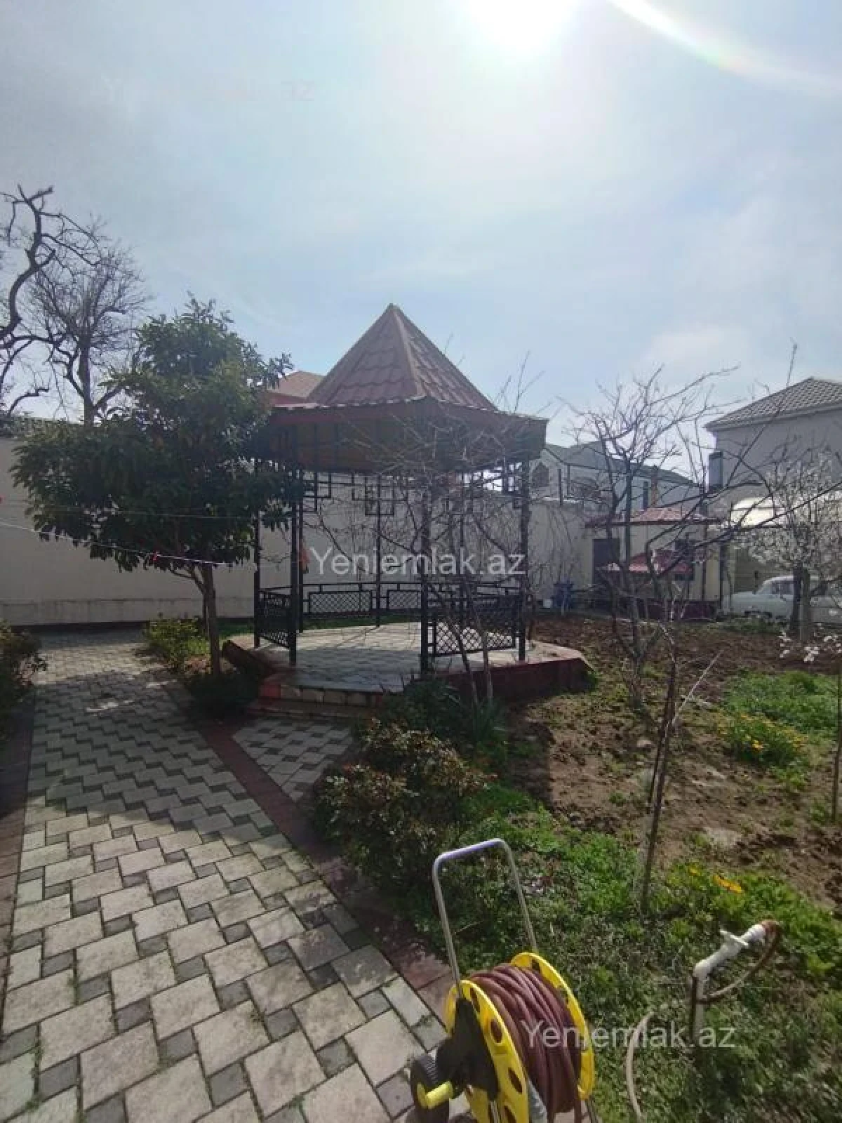 Satılır 10 otaqlı həyət evi 650 m²