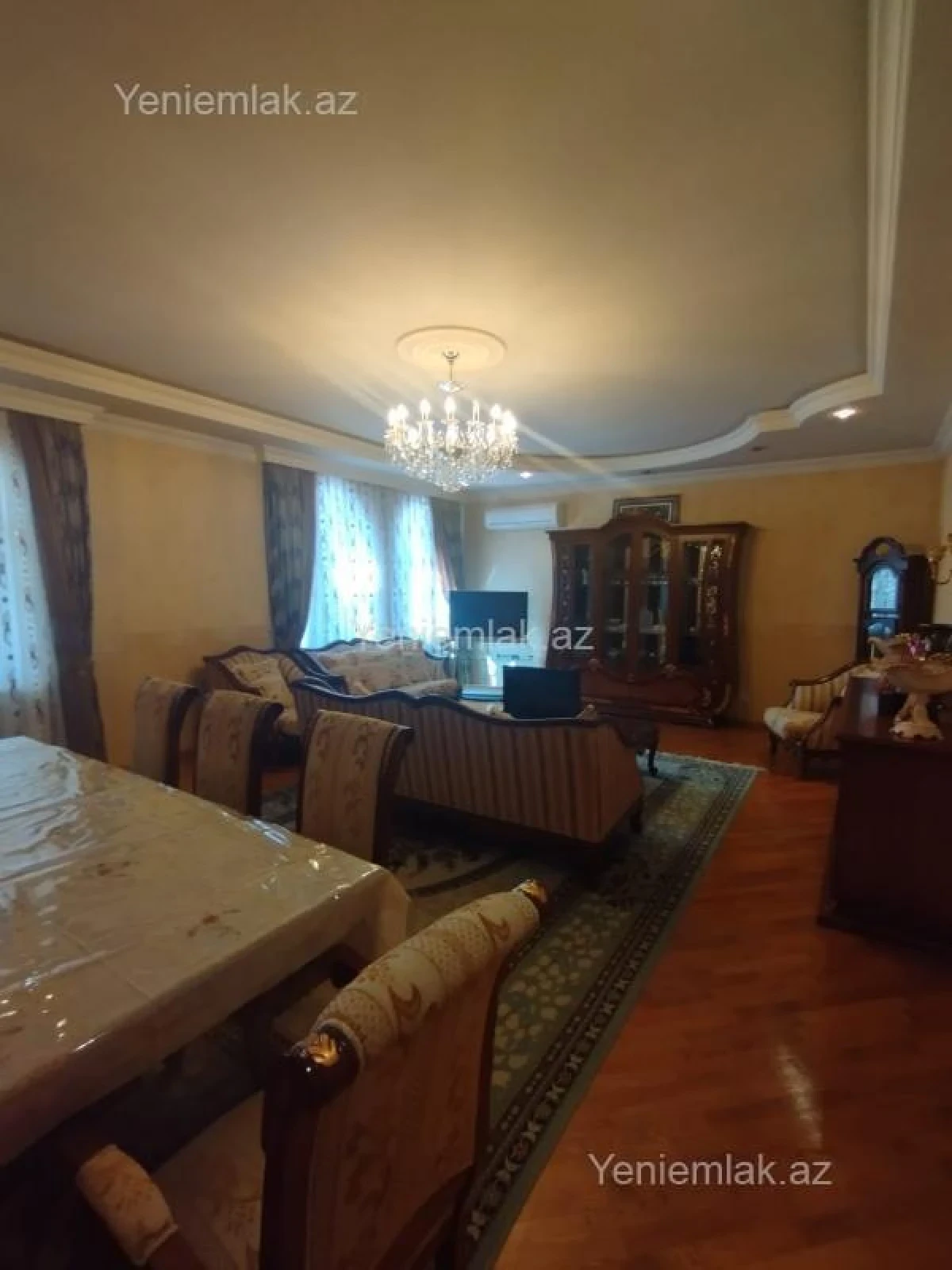 Satılır 10 otaqlı həyət evi 650 m²