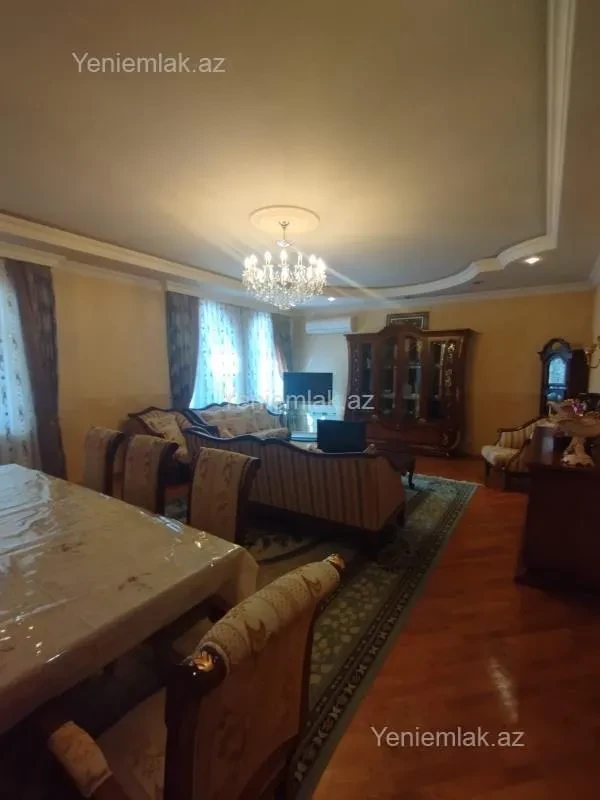 Satılır 10 otaqlı həyət evi 650 m²