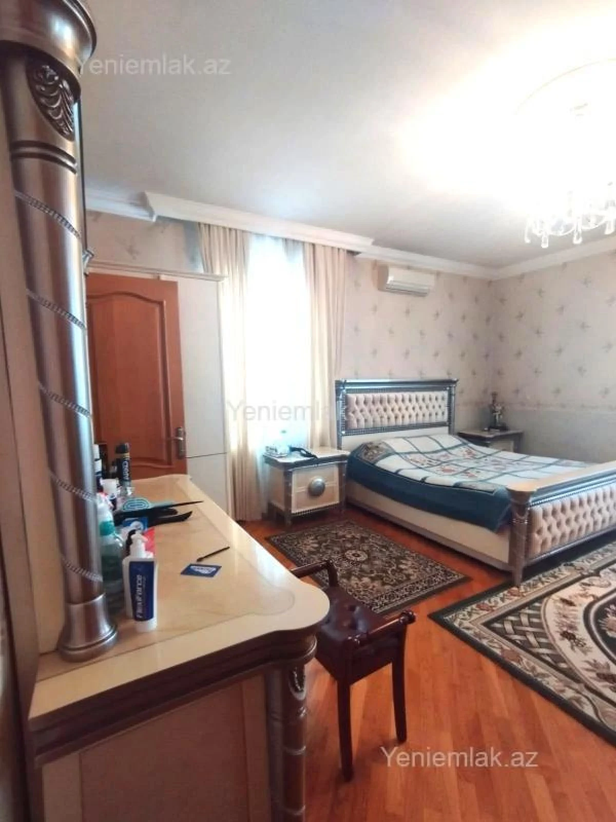 Satılır 10 otaqlı həyət evi 650 m²