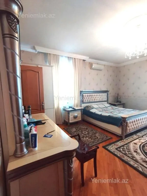 Satılır 10 otaqlı həyət evi 650 m²