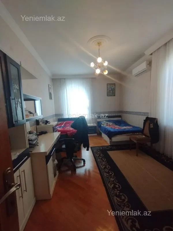 Satılır 10 otaqlı həyət evi 650 m²