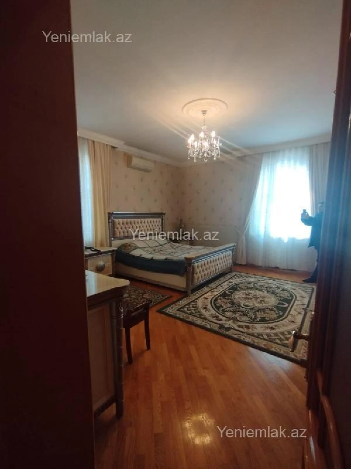 Satılır 10 otaqlı həyət evi 650 m²