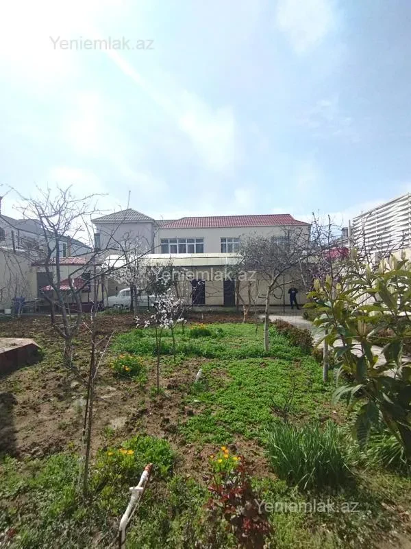 Satılır 10 otaqlı həyət evi 650 m²