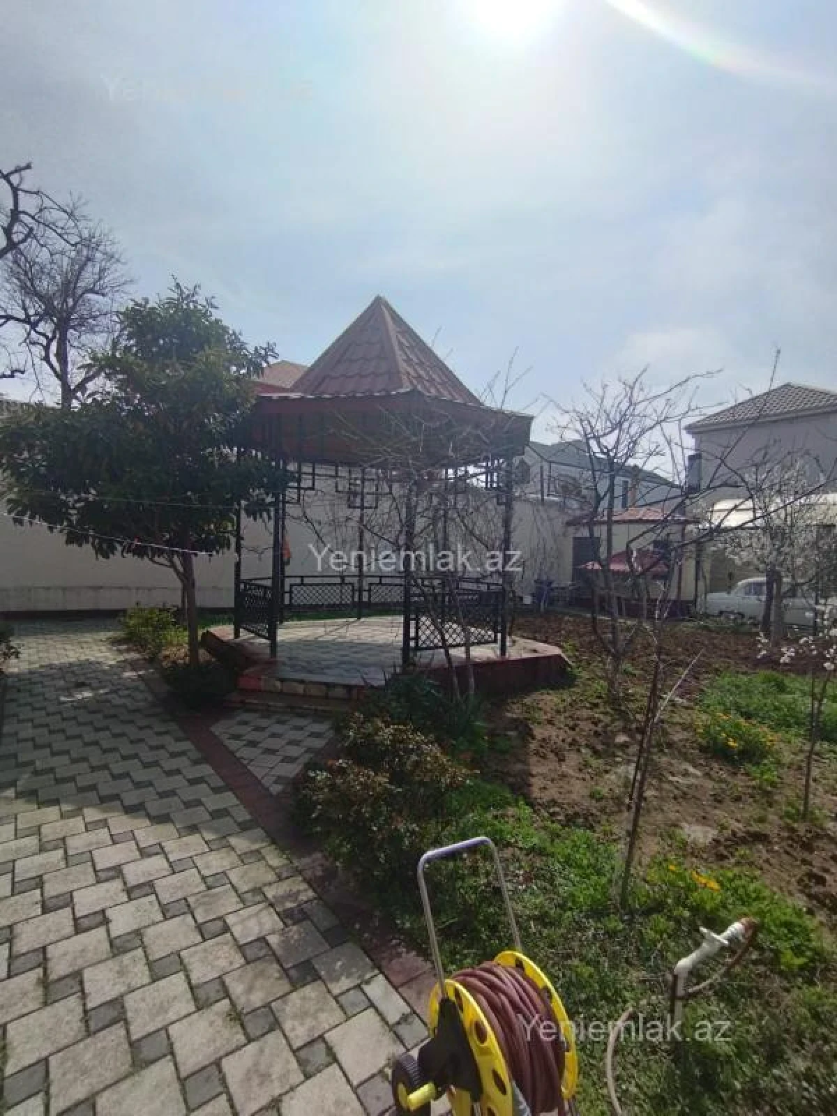 Satılır 10 otaqlı həyət evi 650 m²