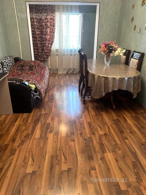 Satılır 2 otaqlı köhnə tikili 75 m²