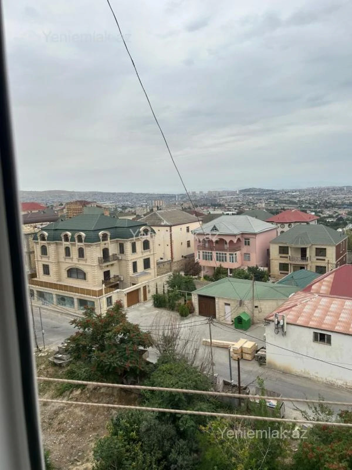 Satılır 2 otaqlı köhnə tikili 75 m²