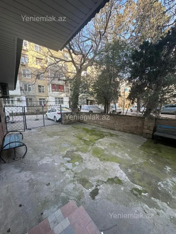 Satılır 6 otaqlı köhnə tikili 150 m²