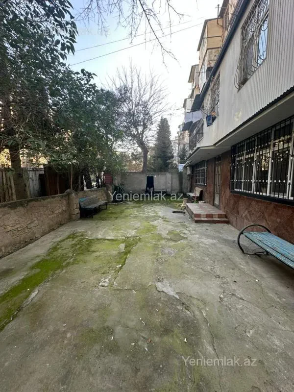 Satılır 6 otaqlı köhnə tikili 150 m²
