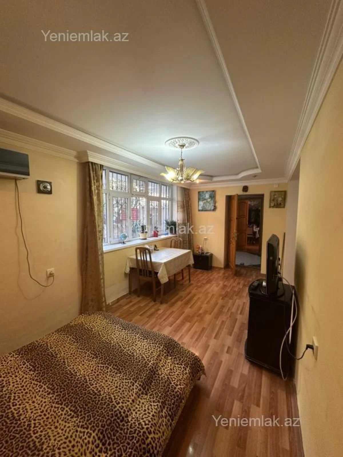 Satılır 6 otaqlı köhnə tikili 150 m²