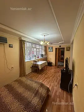 Satılır 6 otaqlı köhnə tikili 150 m²