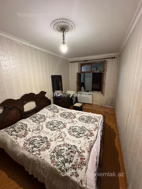 Satılır 6 otaqlı köhnə tikili 150 m²