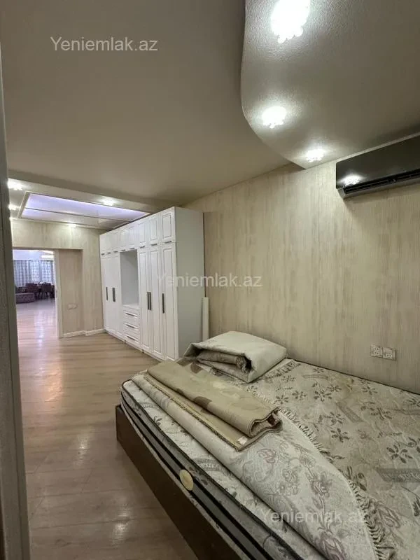 Satılır 3 otaqlı yeni tikili 130 m²