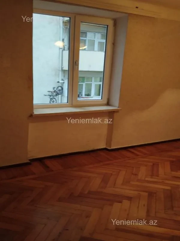 Satılır 2 otaqlı köhnə tikili 45 m²